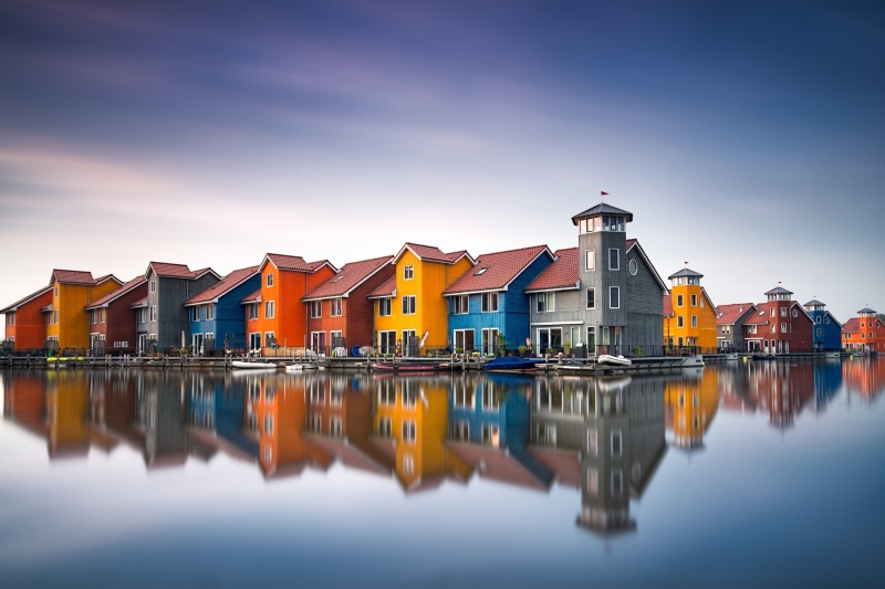 beauty in nature, houses, built structure, 1080P, assorted, residential district, lake, water, concrete, colorful, house, row house, architecture, reflection