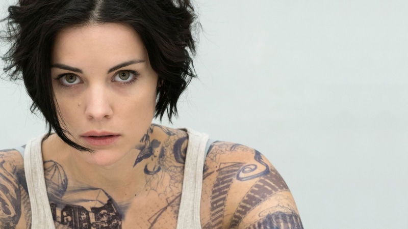 looking at camera, short hair, looking at viewer, portrait, copy space, model, contemplation, cut out, face, hairstyle, simple background, indoors, jane