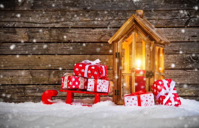 gifts, illuminated, backgrounds, snow, red, christmas tree, cold temperature, several, gift, tree, decor, white, house, rustic, box - Container, 5K, symbol