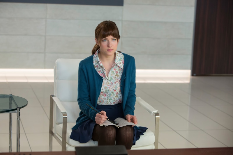 real people, casual clothing, Dakota Johnson, waiting, young adult, young women, johnson, sitting, seat, Fifty Shades of Grey, hairstyle, one person, women