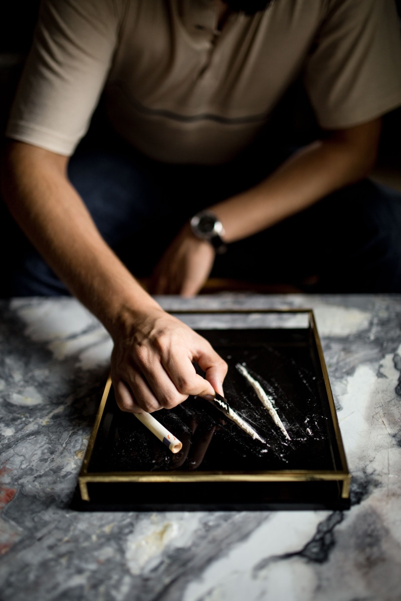 powder, table, drugs, coke, men, addict, cocaine, human hand, drug, narcotic, junkie, wireless technology, 5K, indoors, addiction, heroin, criminal, one person