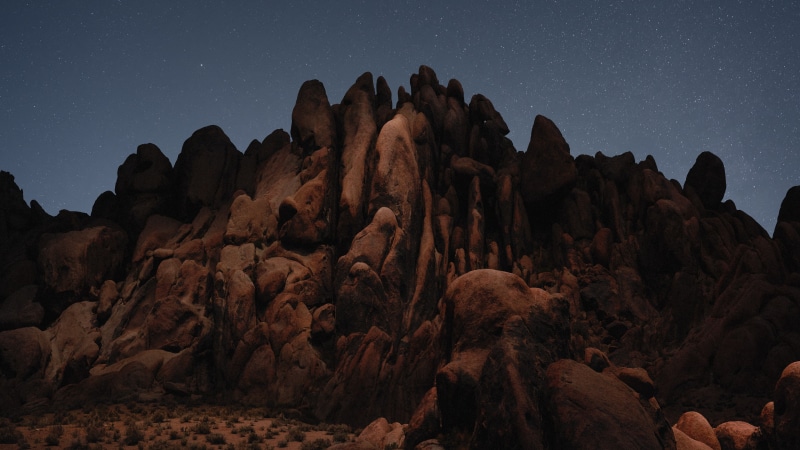 geology, 5K, sky, night, arid climate, beauty in nature, astronomy, tranquility, rock, outdoors, tranquil scene, solid, landscape, no people, rock formation