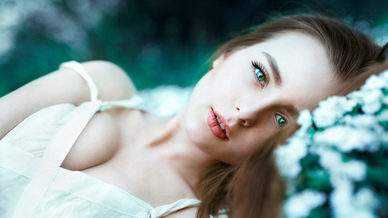 focus on foreground, lying down, looking at camera, day, one person, teenager, relaxation, hairstyle, young women, brown hair, beautiful woman, pretty girl images 1920x1080