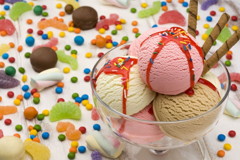dessert, cream, food, unhealthy eating, table, no people, indulgence, sweet food, pink, ready-to-eat, indoors, close-up, ice cream, 1080P, focus on foreground