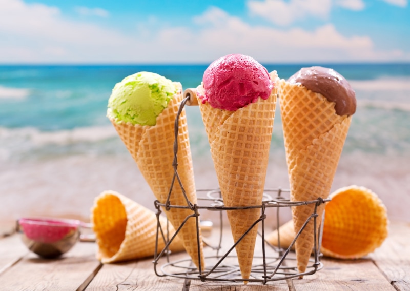 frozen food, unhealthy eating, frozen, land, nature, table, 2K, strawberry ice cream, ice cream cone, sweets, food and drink, beach, close-up, vanilla ice cream