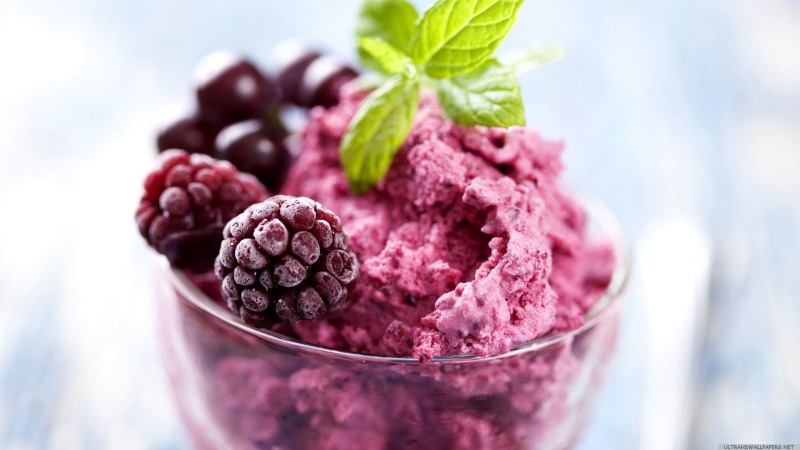 glass, wellbeing, organic, shallow, mint Leaf - Culinary, ice cream, dieting, white, plant part, no People, dessert, healthy Eating, gourmet, red, mint