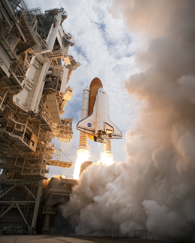 view, rocket boosters, mission, fuel burn, factory, smoke - physical structure, nature, travel, launching, place of worship, florida, space shuttle atlantis