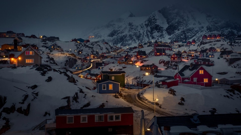 cold temperature, no people, mountainous landforms, sisimiut, architecture, snowcapped mountain, sky, 1080P, red house, winter, snow, greenland, city