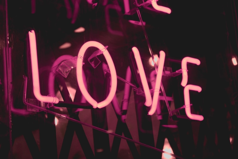 pattern, 2K, long exposure, complexity, text, creativity, indoors, positive emotion, turned, neon, western script, glowing, light, lighting equipment