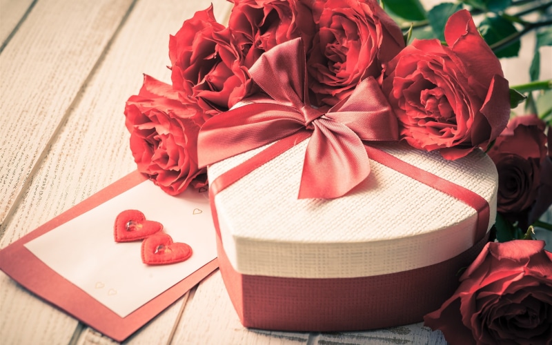 Red, Roses, Valentine, Love, bow, white, Flowers, Gift, 2K, box, Day, s, Petals, heart, five