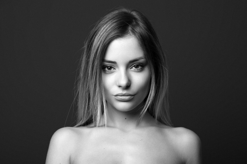 human body part, hairstyle, beautiful woman, semi-dress, 1080P, bare shoulders, fashion, face, monochrome, front view, one person, indoors, shirtless