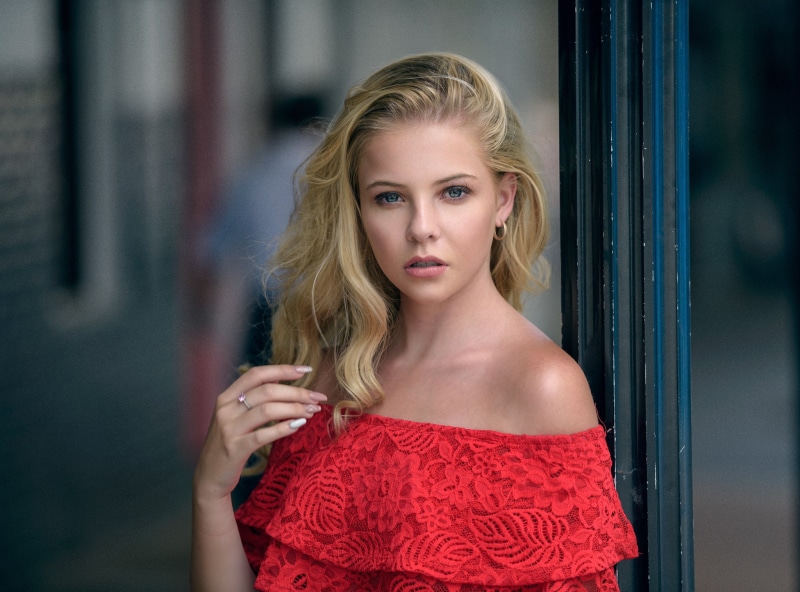 depth of field, portrait, bare shoulders, face, women, 1080P, blonde
