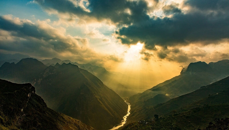 river, sunlight, land, mountain peak, cloudy, cloud - sky, 720P, sky, landscape, fog, beauty in nature, tourism, travel, scenics - nature, mountain range