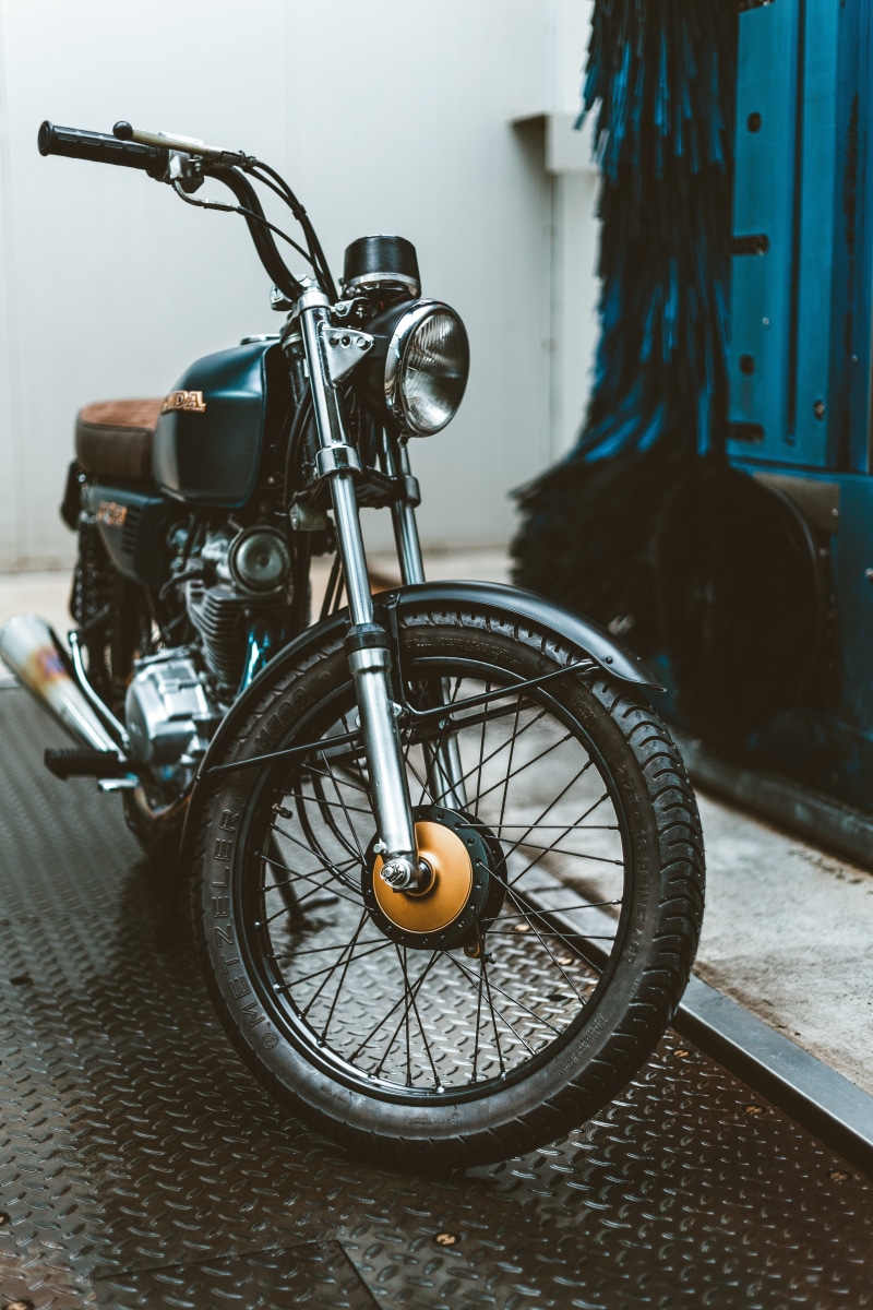 recreation, vintage, close-up, bicycle, vehicle, mode of transportation, headlight, cafe racer, land vehicle, focus on foreground, drive, beside, wall - building feature