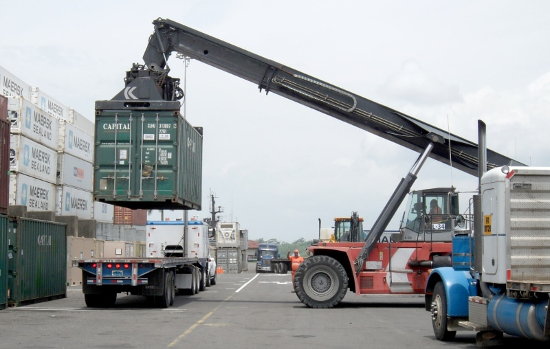 transport, 1080P, loading, industry, carrying, outdoors, transportation, day, labor, industrial, motor vehicle, crane - construction machinery, machinery