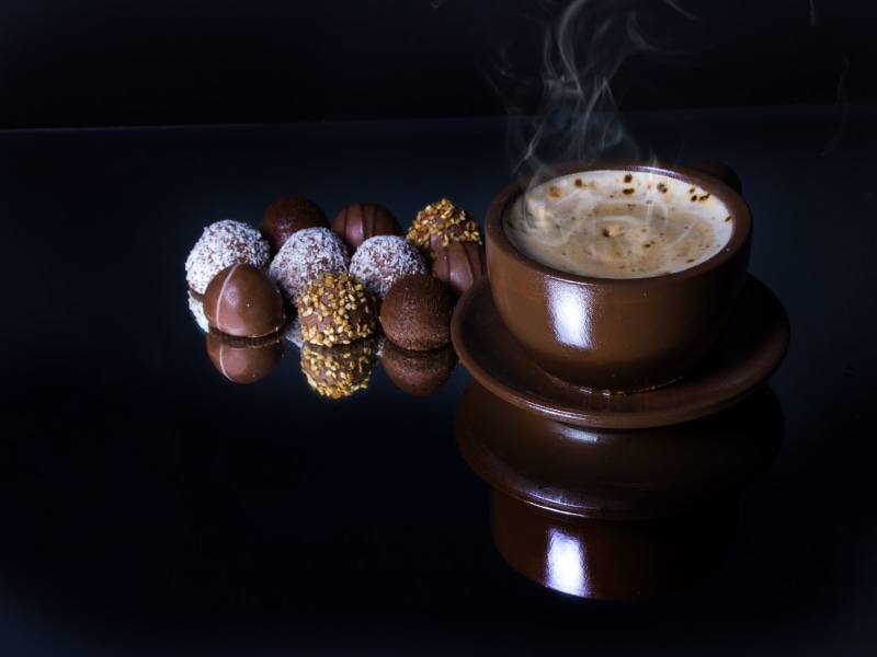 freshness, healthy eating, chocolate, chocolates, coffee, no people, tasty, black background, table, 4K, delicious, snack, close-up, cup, ready-to-eat