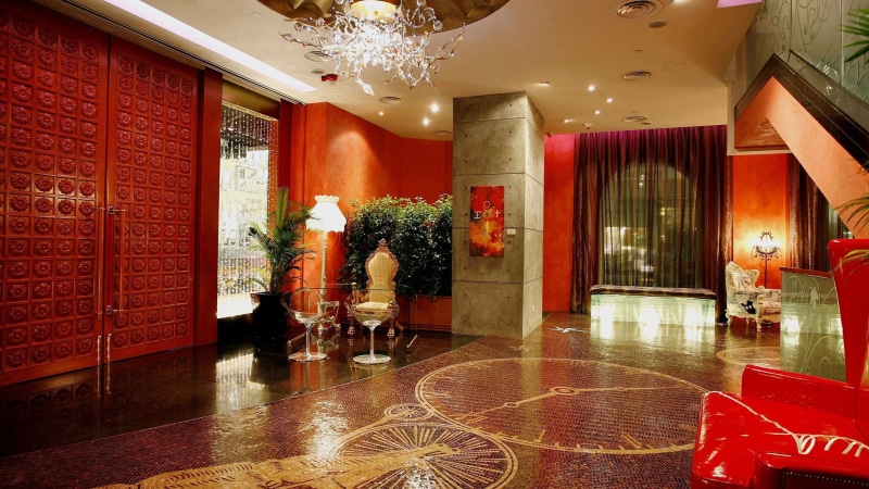 carpet, glass, decor, tiled floor, floor, flooring, window, architecture, sofa, home, built structure, living, couch, lobby, modern, building, architectural column