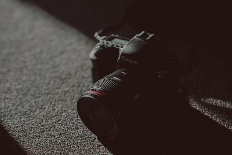 5K, wristwatch, close-up, textile, real people, strap, video camera, slr camera, canon, one person, advertisement, safety, photography themes, camera