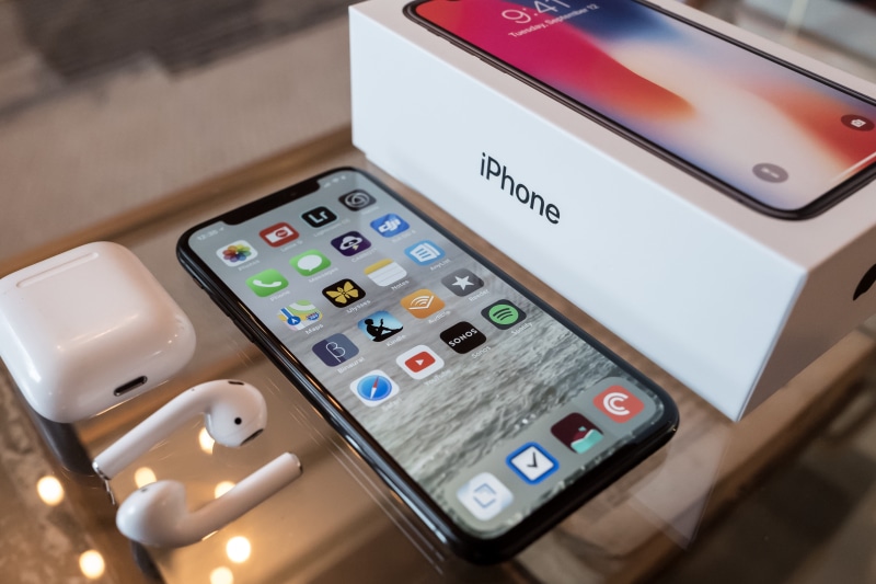 apple, machinery, airpods, 4K, iphone, western script, text, earbuds, healthcare and medicine, finance, no people, illuminated, communication, choice