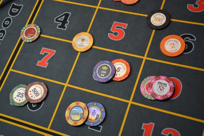 relaxation, addiction, ace, bet, place, briefcase poker, background, luck, sign, shape, no people, competition, win, poker, benefit, leisure games, chips poker