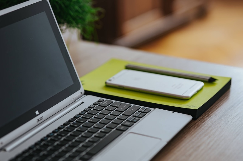 no People, pC, portable information device, white, connection, Acer, smartphone, wooden, Apple, wireless technology, keyboard, iphone, close-up, computer