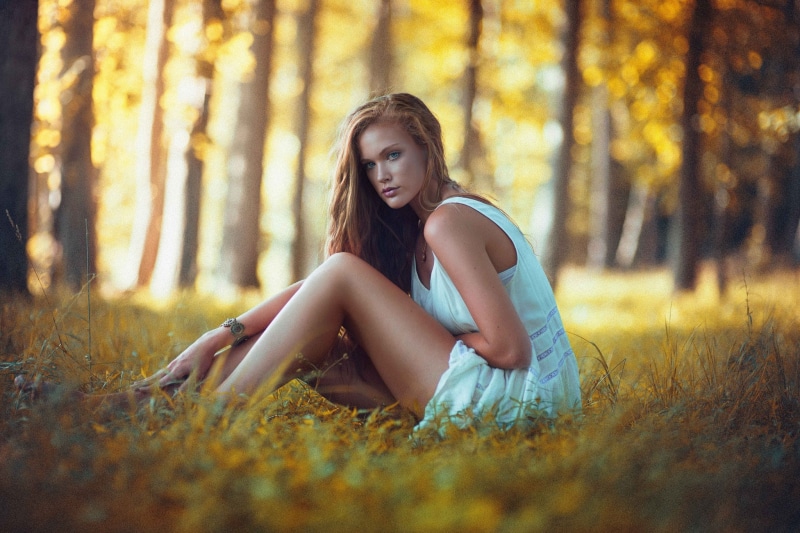 depth of field, outdoors, white dress, blue eyes, hair, legs, field, women, women outdoors, long hair, 1080P, depth, dress, eyes, white, blue, long, blonde