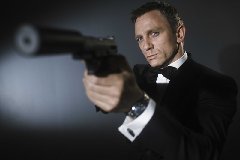 mature adult, caucasian Ethnicity, elegance, men, studio Shot, aiming, Daniel Craig, aggression, violence, portrait, holding, tie, businessman, murderer
