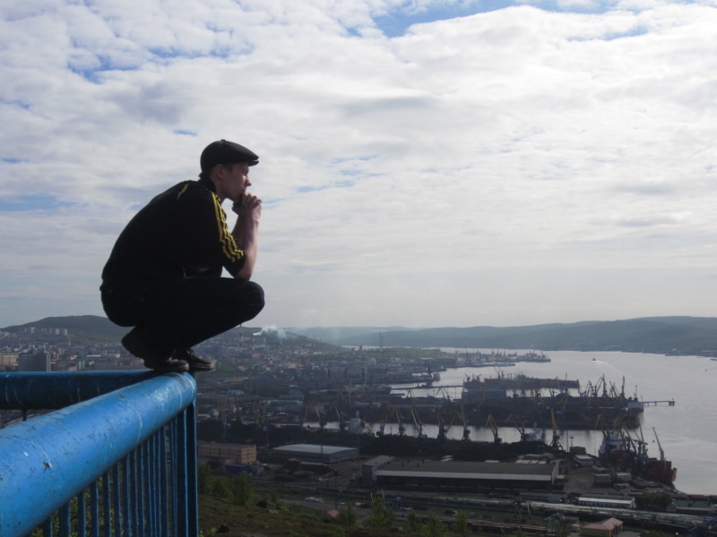 day, city, cityscape, side view, standing, nature, Slav squat, real people, architecture, squatting, fence, lifestyles, cloud - sky, leisure activity, built structure