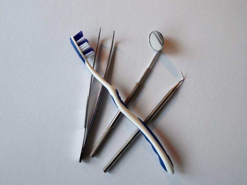 brush head, still life, no people, dental, fork, pencil, close-up, 2K, tooth, copy space, two objects, body care, white background, instruments, directly above