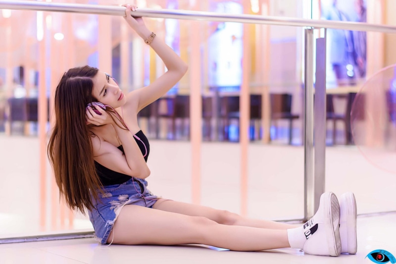 hair, indoors, beauty, headsets, people, happiness, long hair, adult, sitting, young women, Lanchakorn Yeunyaw, Asian, young adult, women, lifestyles, model