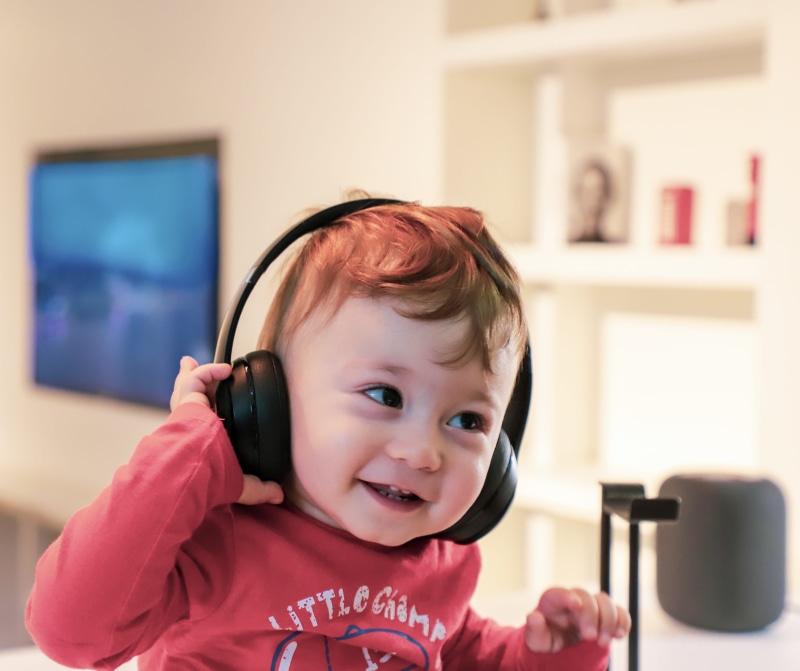 innocence, indoors, listen, child, hear, front view, human, person, listening, home interior, bokeh, childhood, one person, women, headphone, people, headshot