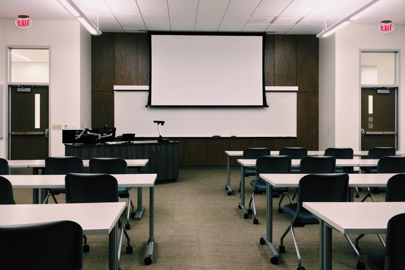 learning, table, indoors, room, black, copy space, 2K, school, whiteboard, inside, projection equipment, furniture, no people, absence, classroom, chair