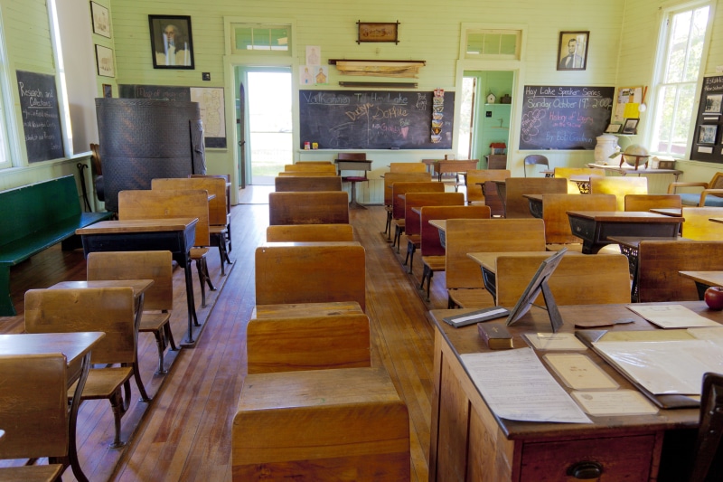 built structure, no people, seat, writing, education, empty, student, teaching, blackboard, primary, wooden, furniture, restaurant, elementary, teacher