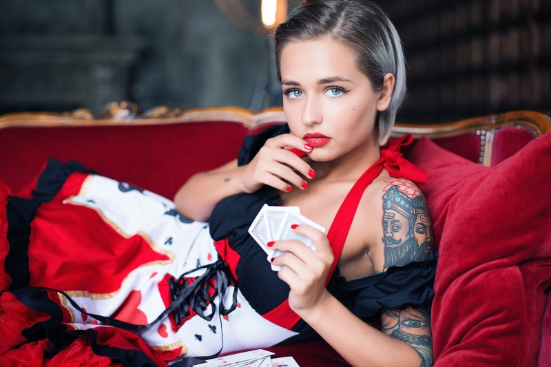 clothing, 1080P, beautiful woman, dress, sitting, depth of field, red lipstick, lifestyles, real people, young women, contemplation, indoors, beauty, hairstyle