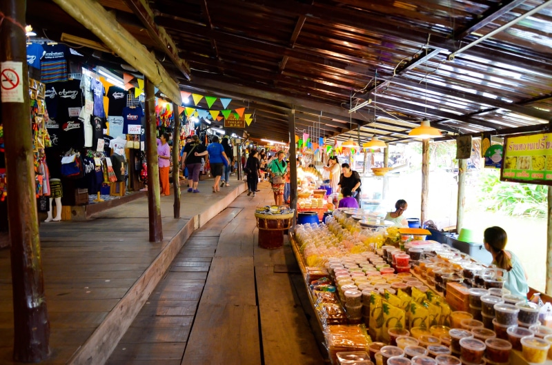 communication, network, website, screen, real people, social, shopping, creative, architecture, office, food, street market, women, group, lifestyles, store
