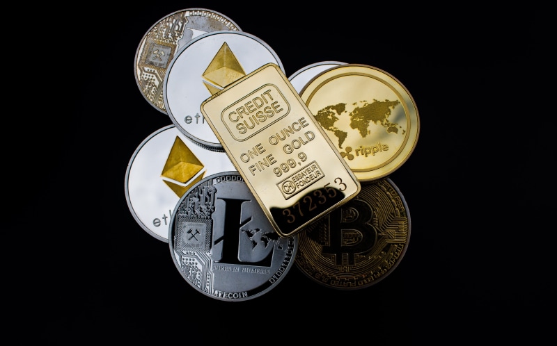 monetary, wealth, gold bar, no people, coin, group of objects, indoors, mining, studio shot, gold colored, investment, bitcoin, clock, number, dom concept