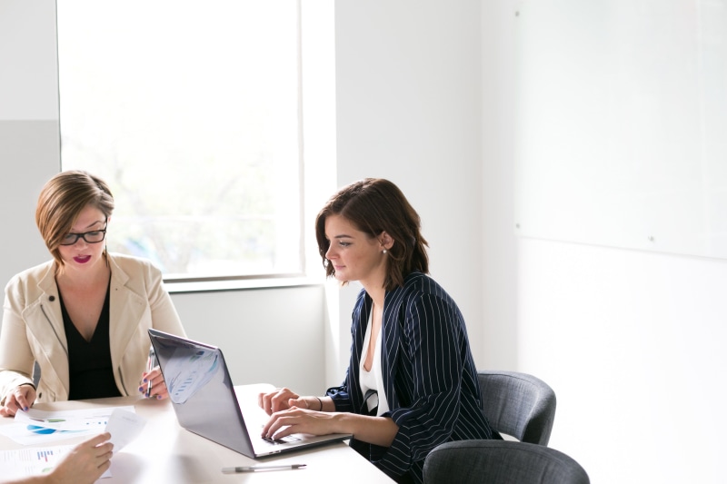 using laptop, Meetings, businesswoman, photo, communication, Teamwork, planning, table, Women, adult, technology, Team, Talking, wireless technology, working
