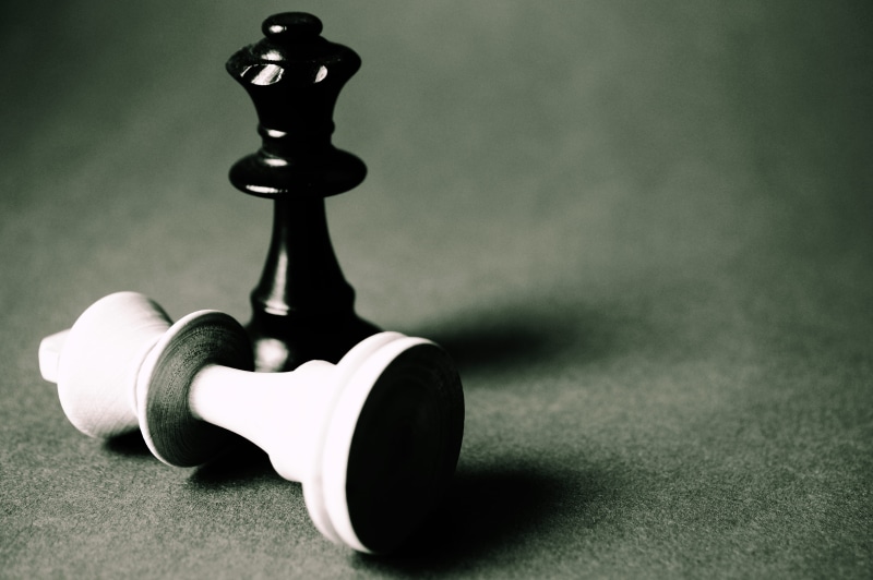 challenge, black-and-white, indoors, queen, play, piece, recreation, copy space, simplicity, strategy, 5K, success, checkmate, leisure games, close-up