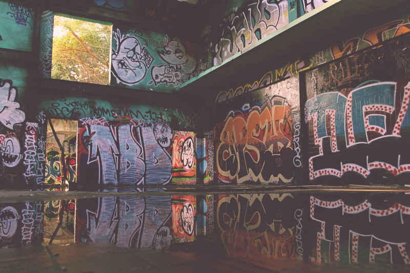drawing, crack, built structure, style, 4K, art and craft, cool, artist, spray paint, artistic, representation, text, grunge, day, crime, human representation
