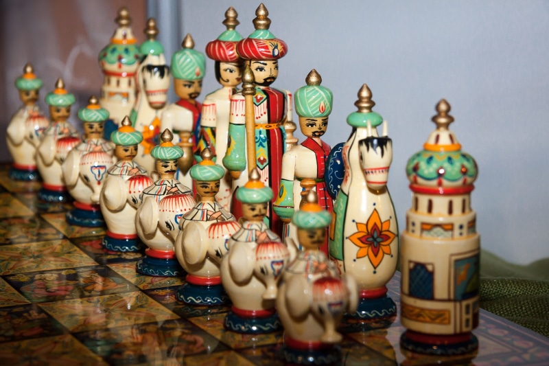 indoors, lady, tower, photography, brown, chessboard, selective, arabic, chess board, large group of objects, close-up, mirroring, chess pieces, art and craft