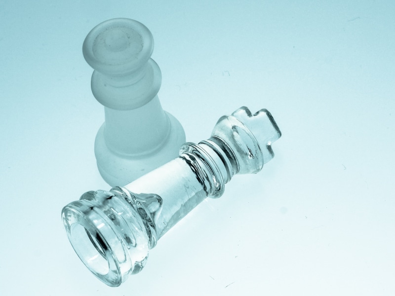 bottle, clear, no people, 4K, water, still life, piece, glass, close-up, transparent, copy space, studio shot, lady, checkmate, light bulb, food and drink
