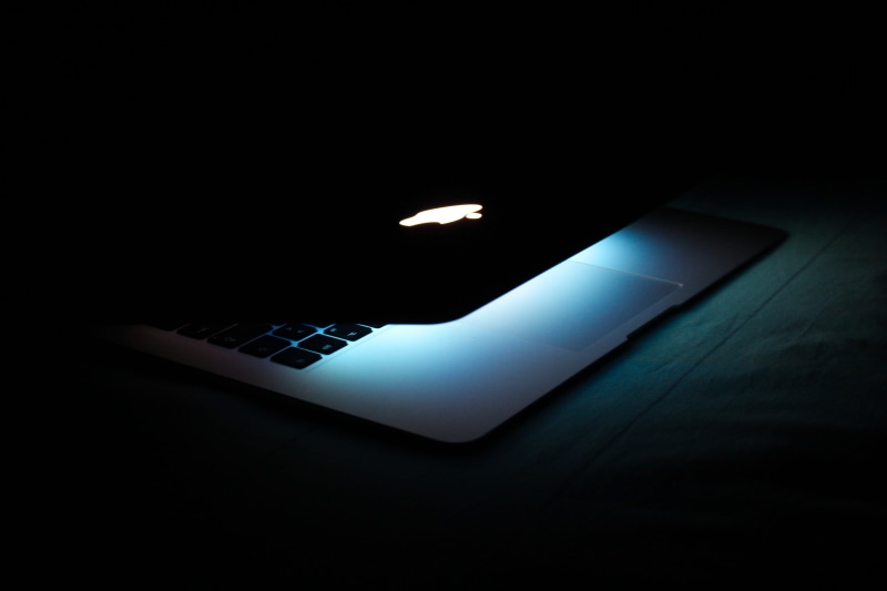 night, copy space, keyboard, computer keyboard, global communications, illuminated, wireless technology, dark, business, macbook, touchpad, modern, connection