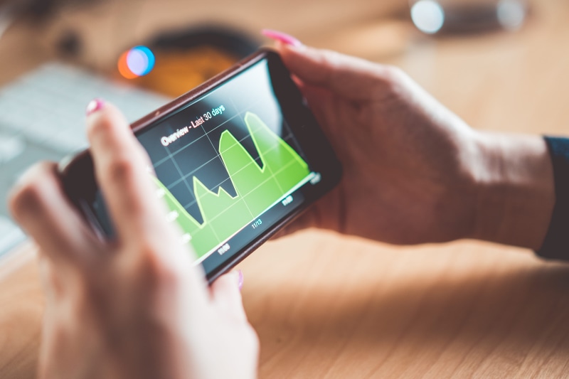 Website Traffic, mobile, work, screen, adult, business, adults only, one Person, analyze, hand, trading, Earnings, portable information device, communication