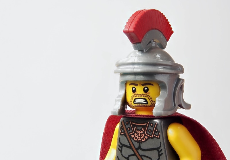 helmet, figurine, spartan, warfare, copy space, toy, sculpture, ancient, soldier, cut out, male likeness, crest, leadership, representation, officer, centurion