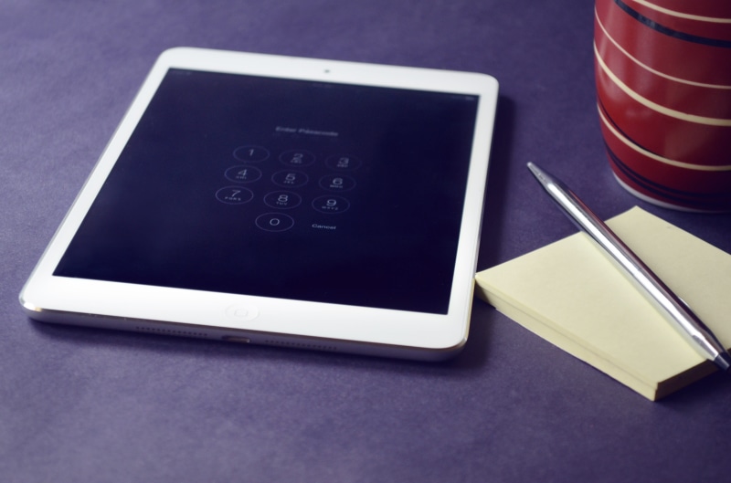 coffee, note, read, technology, sticky, paper craft, leisure, global communications, corporate business, smart phone, learn, wireless technology, 2K, table