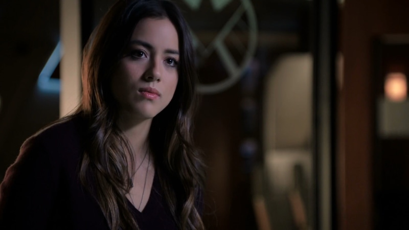 adult, 1080P, looking at camera, S.H.I.E.L.D., hairstyle, indoors, TV, focus on foreground, portrait, beautiful people, beauty, Agents of S.H.I.E.L.D.