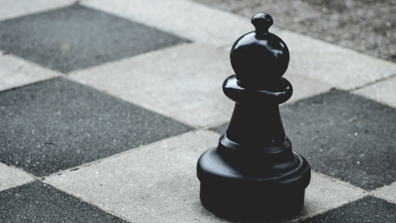 chess, footpath, street, leisure games, board game, day, relaxation, business, elephant, sport, bw, black Color, sunlight, white, black, success, chess piece