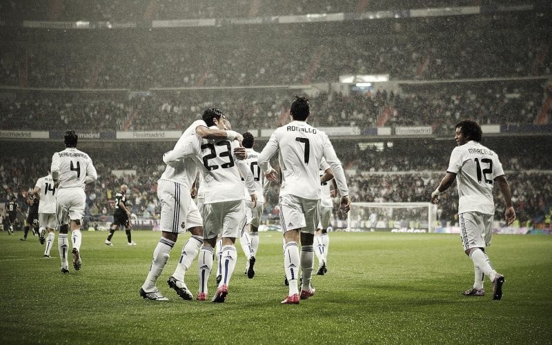ball, effort, group of people, crowd, competition, 720P, Cristiano Ronaldo, athlete, sports team, soccer, people, Real Madrid, sport, grass, floodlit