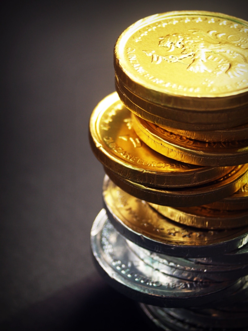 saving, object, chocolate, studio shot, single object, shiny, chart, silver, rate, banking, golden, economy, concept, no people, gold, graph, luxury, money
