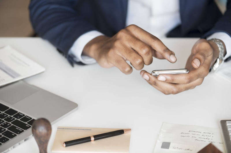keyboard, corporate business, paper, media, smartphone, wireless, hand, mobile phone, american, technology, table, men, america, human hand, android, indoors